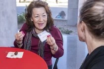 2 women talking while eating a snack